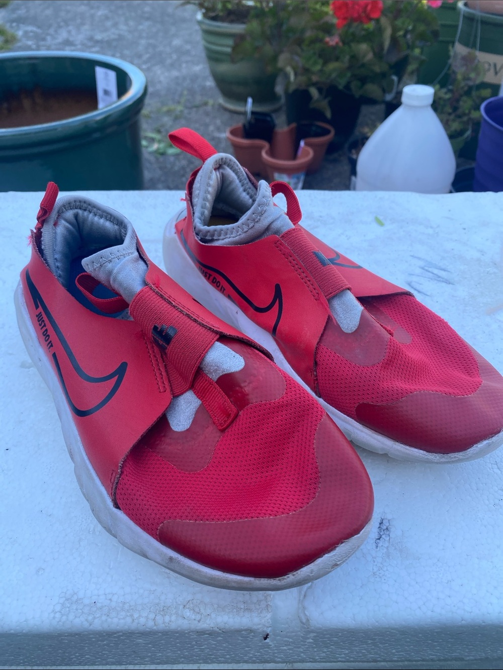Nike Kids Boy’s Red Slip-On Sneakers with Black Swoosh Size 3.5Y